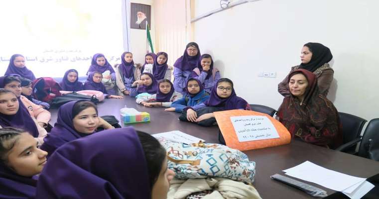 بازدید دانش‌آموزان دبیرستان فرزانه شهرستان گنبد از مرکز رشد واحدهای فناور شرق گلستان