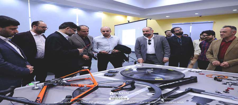 بازدید معاون تحقیقات، فناوری و نوآوری دانشگاه آزاد از شتابدهنده هکسین