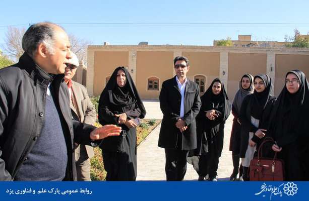 گزارش تصویری بازدید دانشجویان تحصیلات تکمیلی دانشکده بهداشت از پارک علم و فناوری یزد