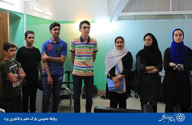 گزارش تصویری بازدید دانش آموزان  مدرسه کسب و کار تکتا از شرکت های مستقر در پردیس فناوری اطلاعات و ارتباطات پارک علم و فناوری یزد