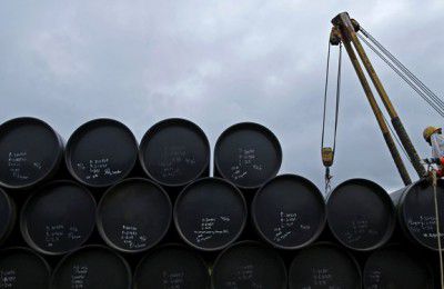 بلومبرگ: ایران در ماه قبل روزانه ۲.۲ میلیون بشکه نفت تولید کرد/ تولید نفت اوپک ۱۳۰ هزار بشکه کاهش یافت