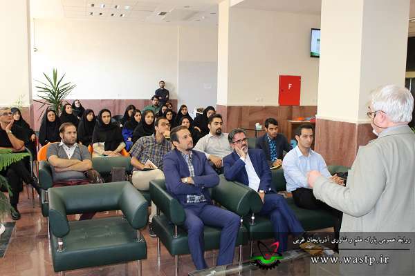 به همت پارک علم و فناوری آذربایجان غربی برگزار شد:

 کارگاه آموزشی تکنیک های نانو ذرات در کاربردهای پزشکی